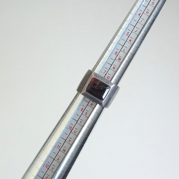 Vintage 925 Sterling Silver Ring w Faceted Garnet Gemstone - Picture 11 of 12